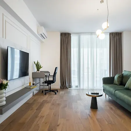 Pearl One Cotroceni Entire With King Bed, Parking, Fast Wifi, Balcony Apartment