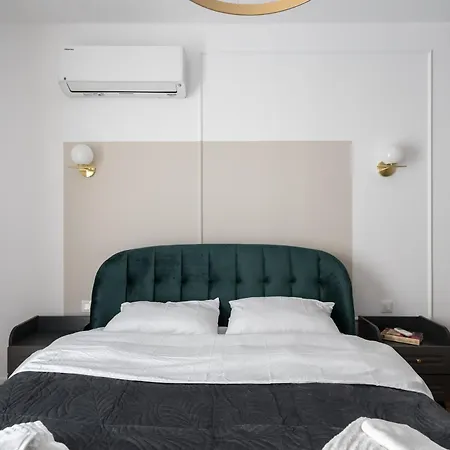 Pearl One Cotroceni Entire With King Bed, Parking, Fast Wifi, Balcony Apartment *
