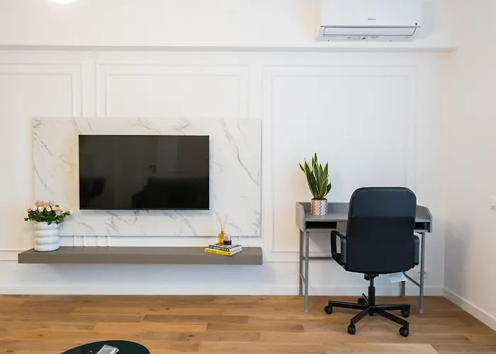 Apartment Pearl One Cotroceni Entire With King Bed, Parking, Fast Wifi, Balcony