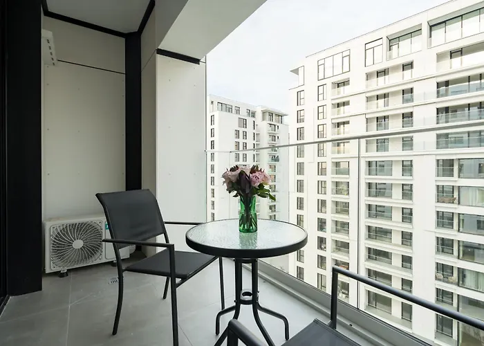 Pearl One Cotroceni Entire With King Bed, Parking, Fast Wifi, Balcony Apartment Bucharest