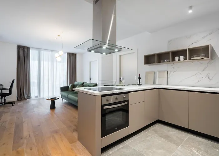 Pearl One Cotroceni Entire With King Bed, Parking, Fast Wifi, Balcony Apartment