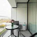 Apartamento Pearl One Cotroceni Entire With King Bed, Parking, Fast Wifi, Balcony *
