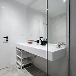 Apartamento Pearl One Cotroceni Entire With King Bed, Parking, Fast Wifi, Balcony Bucarest