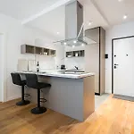 Pearl One Cotroceni Entire With King Bed, Parking, Fast Wifi, Balcony *