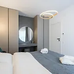 Pearl One Cotroceni Entire With King Bed, Parking, Fast Wifi, Balcony