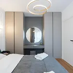 Pearl One Cotroceni Entire With King Bed, Parking, Fast Wifi, Balcony Apartamento *