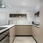 Pearl One Cotroceni Entire With King Bed, Parking, Fast Wifi, Balcony * Bucharest
