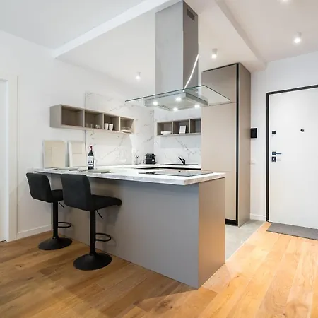 Pearl One Cotroceni Entire With King Bed, Parking, Fast Wifi, Balcony *