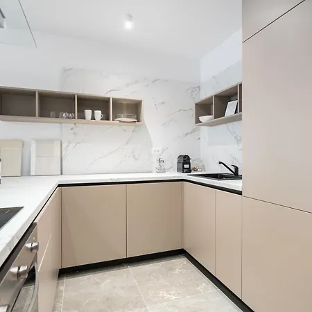 Pearl One Cotroceni Entire With King Bed, Parking, Fast Wifi, Balcony Apartment Bukarest