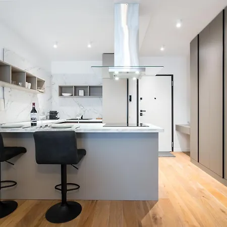 Pearl One Cotroceni Entire With King Bed, Parking, Fast Wifi, Balcony