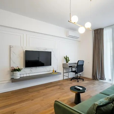 Pearl One Cotroceni Entire With King Bed, Parking, Fast Wifi, Balcony Apartment