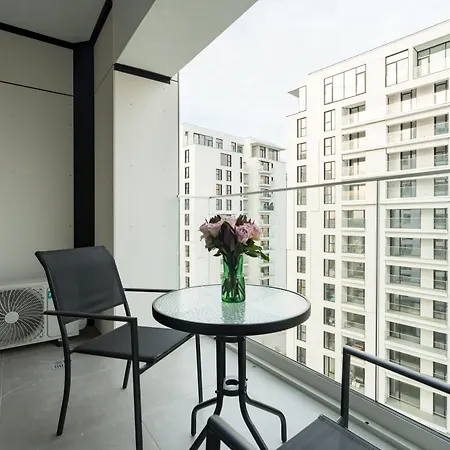 Pearl One Cotroceni Entire With King Bed, Parking, Fast Wifi, Balcony Apartment Bukarest