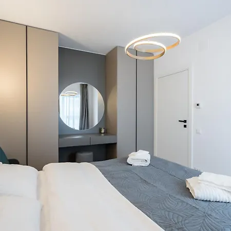 Pearl One Cotroceni Entire With King Bed, Parking, Fast Wifi, Balcony