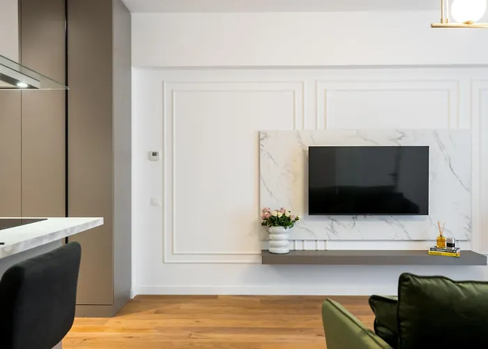 Pearl One Cotroceni Entire With King Bed, Parking, Fast Wifi, Balcony