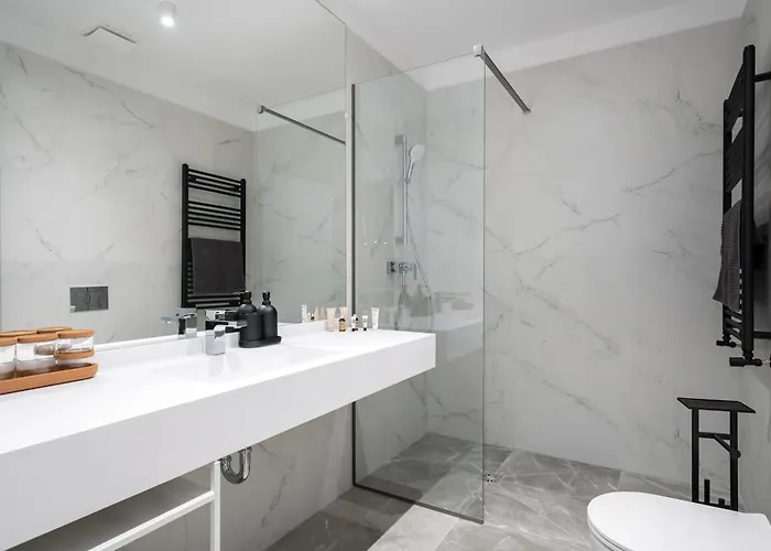 Pearl One Cotroceni Entire With King Bed, Parking, Fast Wifi, Balcony Lejlighed *