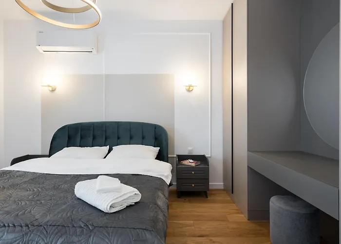 Pearl One Cotroceni Entire With King Bed, Parking, Fast Wifi, Balcony Apartment Bucharest
