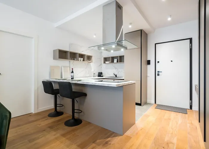 Pearl One Cotroceni Entire With King Bed, Parking, Fast Wifi, Balcony *