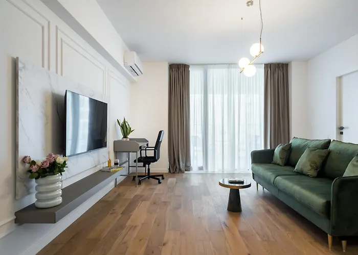 Pearl One Cotroceni Entire With King Bed, Parking, Fast Wifi, Balcony Lejlighed