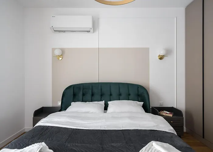 Pearl One Cotroceni Entire With King Bed, Parking, Fast Wifi, Balcony Lejlighed *