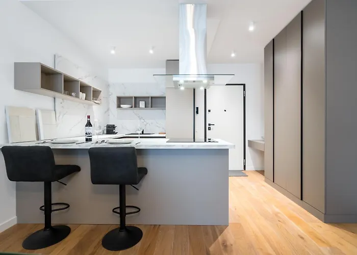 Pearl One Cotroceni Entire With King Bed, Parking, Fast Wifi, Balcony