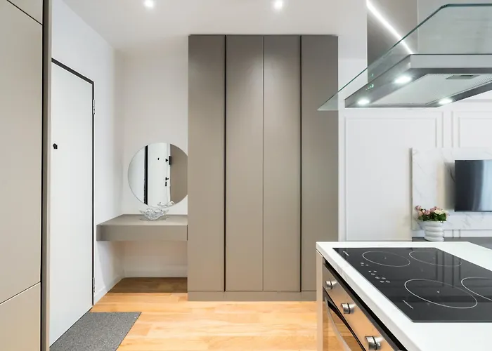 Pearl One Cotroceni Entire With King Bed, Parking, Fast Wifi, Balcony Lejlighed *