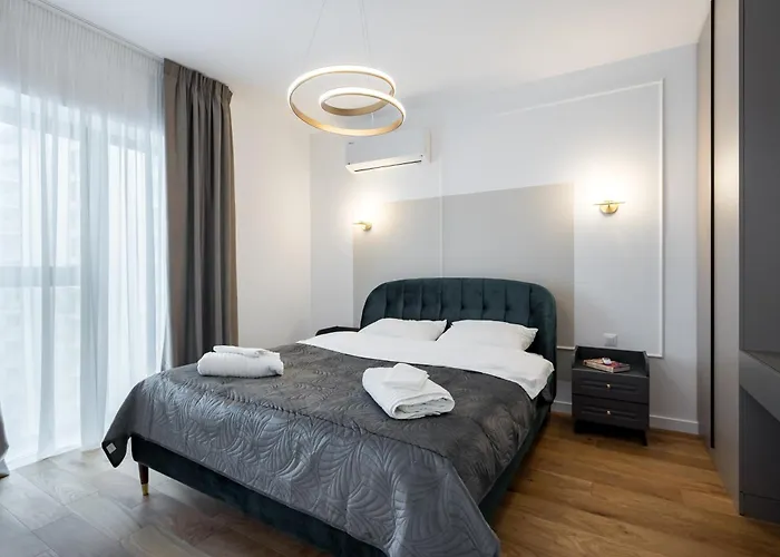 Pearl One Cotroceni Entire With King Bed, Parking, Fast Wifi, Balcony Lejlighed *