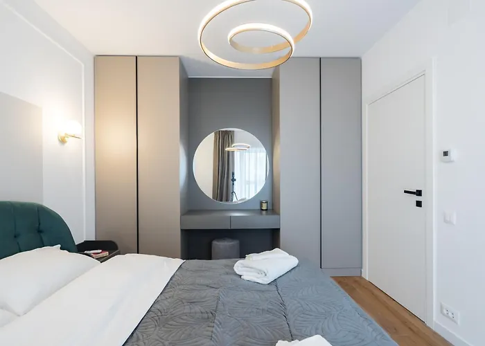 Pearl One Cotroceni Entire With King Bed, Parking, Fast Wifi, Balcony Apartament *