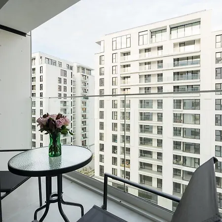 Pearl One Cotroceni Entire With King Bed, Parking, Fast Wifi, Balcony Bucharest