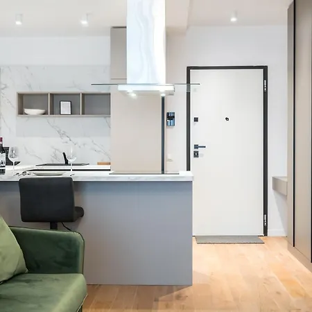 Апартаменти Pearl One Cotroceni Entire With King Bed, Parking, Fast Wifi, Balcony Бухарест