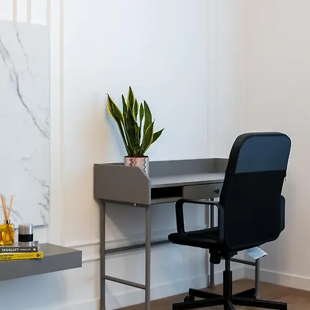 Pearl One Cotroceni Entire With King Bed, Parking, Fast Wifi, Balcony *