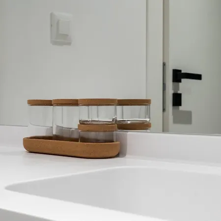 Pearl One Cotroceni Entire With King Bed, Parking, Fast Wifi, Balcony * Bucharest