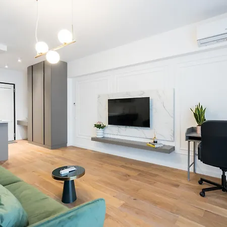 Апартаменти Pearl One Cotroceni Entire With King Bed, Parking, Fast Wifi, Balcony
