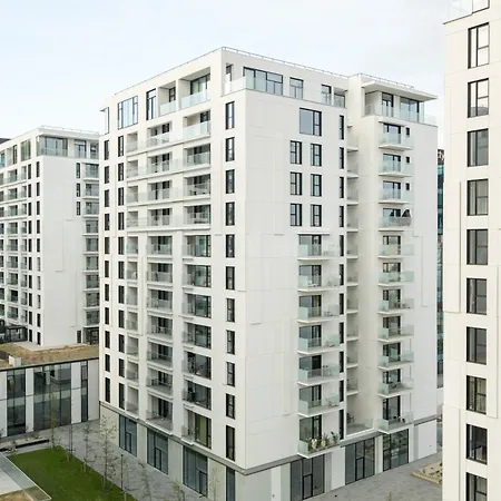 Апартаменти Pearl One Cotroceni Entire With King Bed, Parking, Fast Wifi, Balcony Бухарест