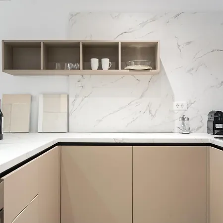 Апартаменти Pearl One Cotroceni Entire With King Bed, Parking, Fast Wifi, Balcony Бухарест