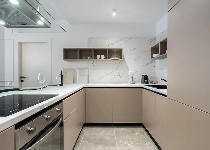 Pearl One Cotroceni Entire With King Bed, Parking, Fast Wifi, Balcony * Bucureşti