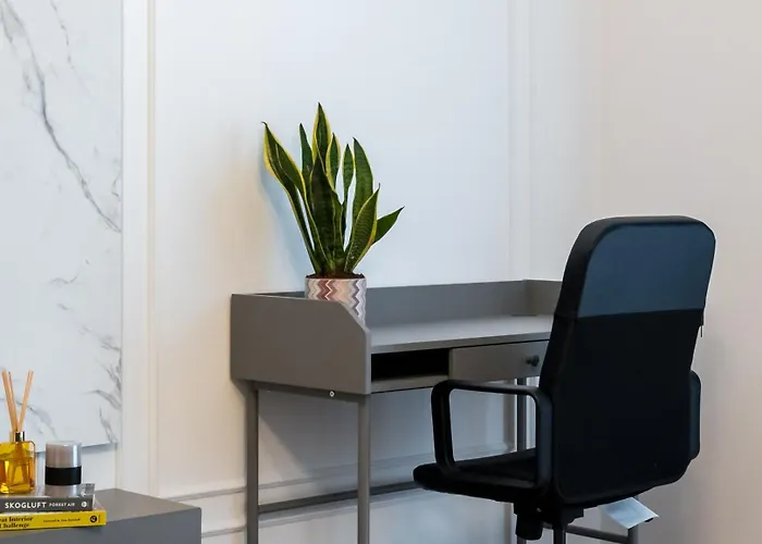 Pearl One Cotroceni Entire With King Bed, Parking, Fast Wifi, Balcony *