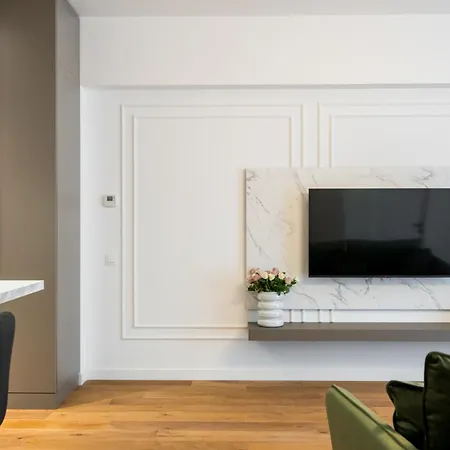 Pearl One Cotroceni Entire With King Bed, Parking, Fast Wifi, Balcony