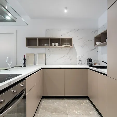 Pearl One Cotroceni Entire With King Bed, Parking, Fast Wifi, Balcony * Bucarest